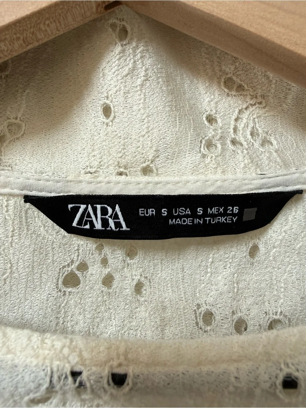 Small Zara Ivory Cream Eyelet Lace Blouse Embroidery Ruffle Puff Sleeve Romantic